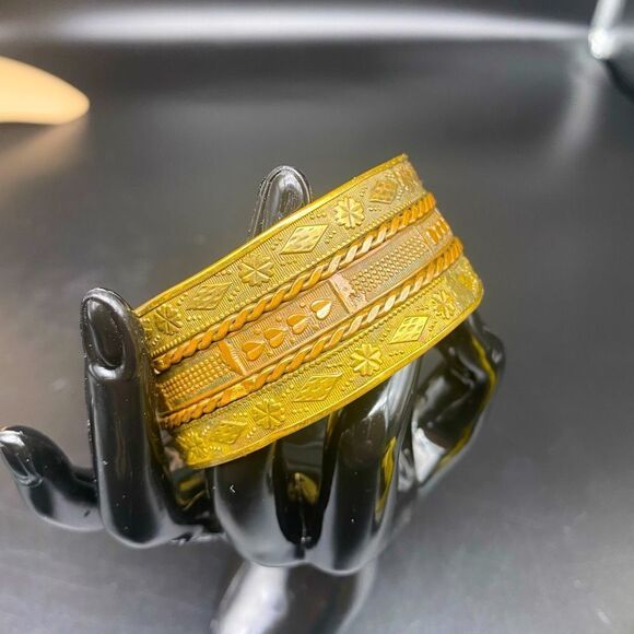 Ladies 8” brass bangle w/intricate engraving that appears to be Eastern Indian - Picture 10 of 10